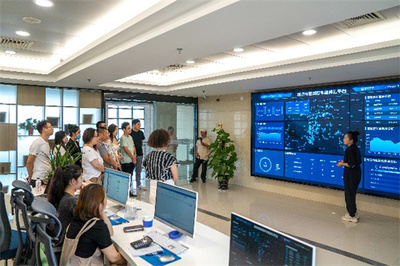 聚焦智慧出行新篇章 常熟自媒體聯(lián)盟“E企行”走進(jìn)江南愛(ài)停車，探秘網(wǎng)絡(luò)信息技術(shù)研發(fā)